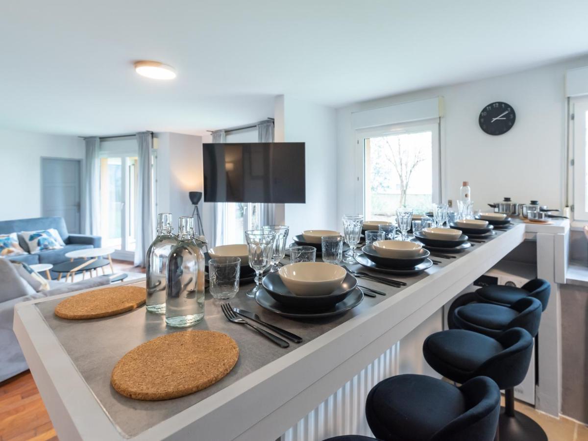 Апартаменты Le Phenix - Hypercentre 16 Personnes Garage Gratuit Wifi Jardin Barbecue Proche Parc Tete D'Or Вийёрбан Экстерьер фото