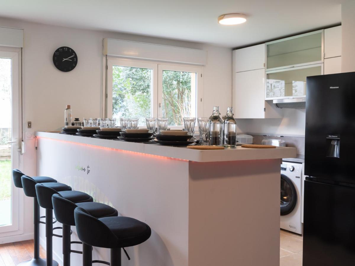 Апартаменты Le Phenix - Hypercentre 16 Personnes Garage Gratuit Wifi Jardin Barbecue Proche Parc Tete D'Or Вийёрбан Экстерьер фото