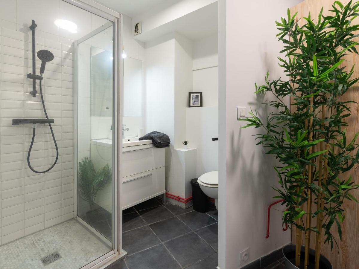 Апартаменты Le Phenix - Hypercentre 16 Personnes Garage Gratuit Wifi Jardin Barbecue Proche Parc Tete D'Or Вийёрбан Экстерьер фото